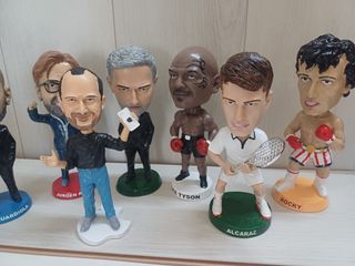 statuette gongolo testa oscillante vari personaggi