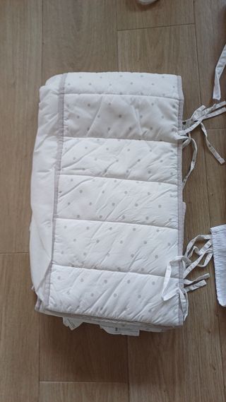 Protector cuna y colcha de pettit praia