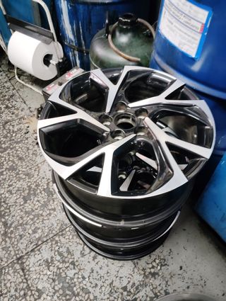Llantas Toyota Yaris 18" originales
