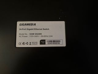 UNO SWITCH DA 24 PORTE COME NUOVO 10/100/1000 GIGA