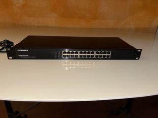 UNO SWITCH DA 24 PORTE COME NUOVO 10/100/1000 GIGA