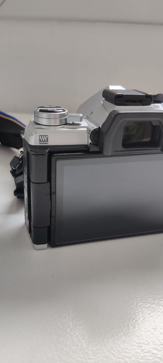 Olympus OM-D E-M5 III +Garantía