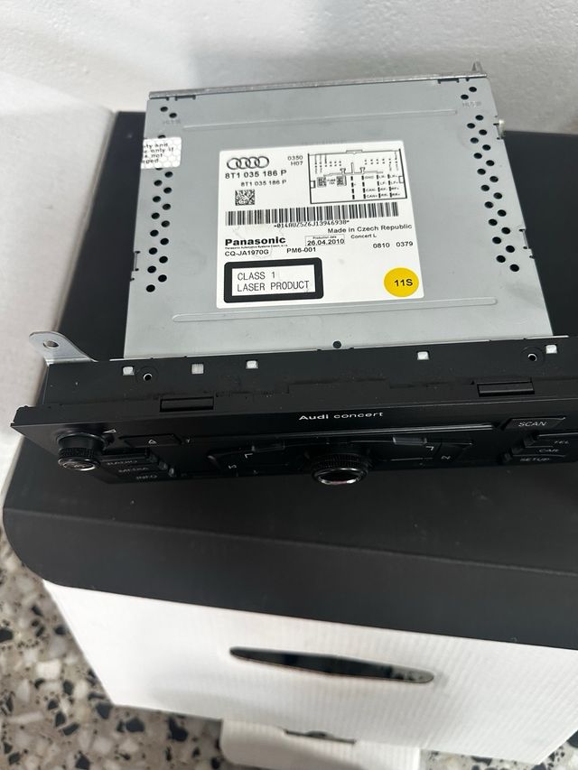 Radio casette audi con pantalla gps y protector