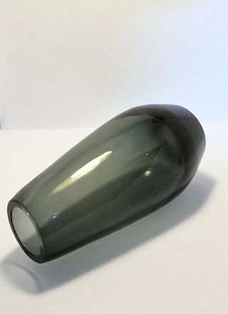 Florero de cristal ahumado