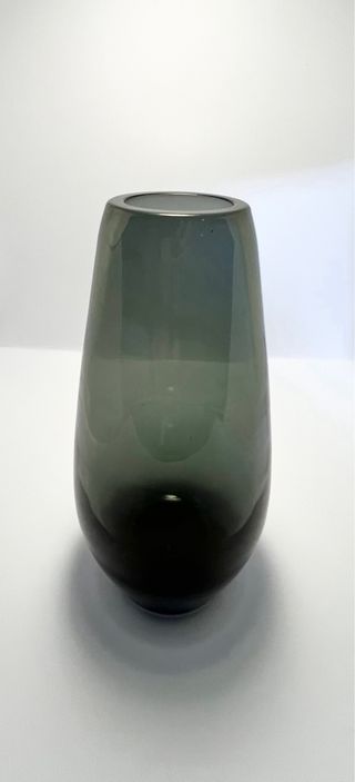 Florero de cristal ahumado