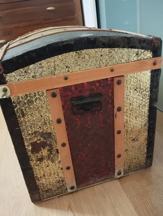 Baúl antiguo restaurado SXIX