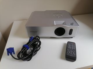 Proyector Hitachi CP-X 308 con mando.