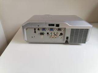 Proyector Hitachi CP-X 308 con mando.