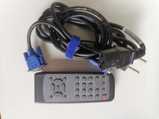 Proyector Hitachi CP-X 308 con mando.