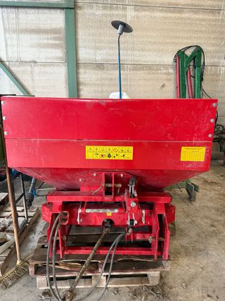 Abonadora con localizador para olivar