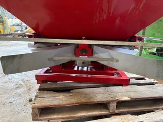 Abonadora con localizador para olivar