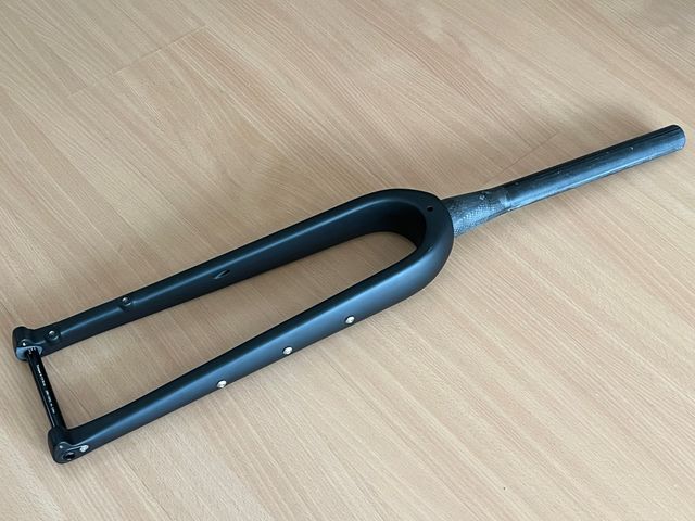 Forcella in carbonio 700c per ghiaia