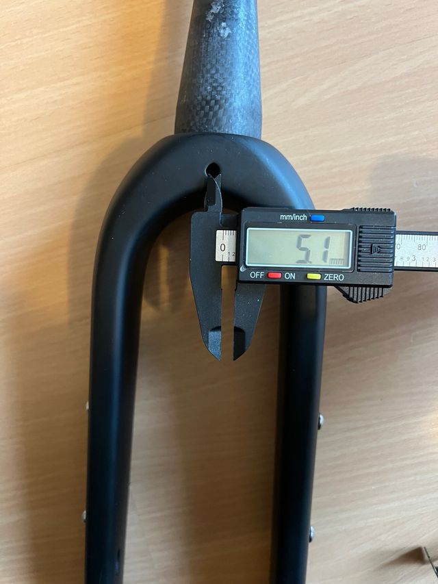 Forcella in carbonio 700c per ghiaia