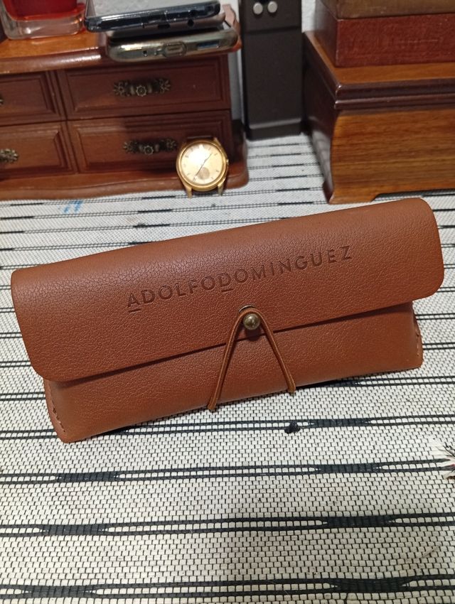 Adolfo Domínguez funda gafas