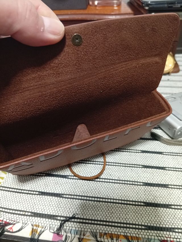 Adolfo Domínguez funda gafas