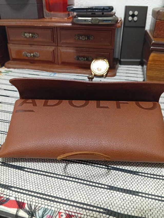 Adolfo Domínguez funda gafas