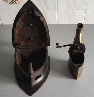 Dos Planchas antiguas de carbón