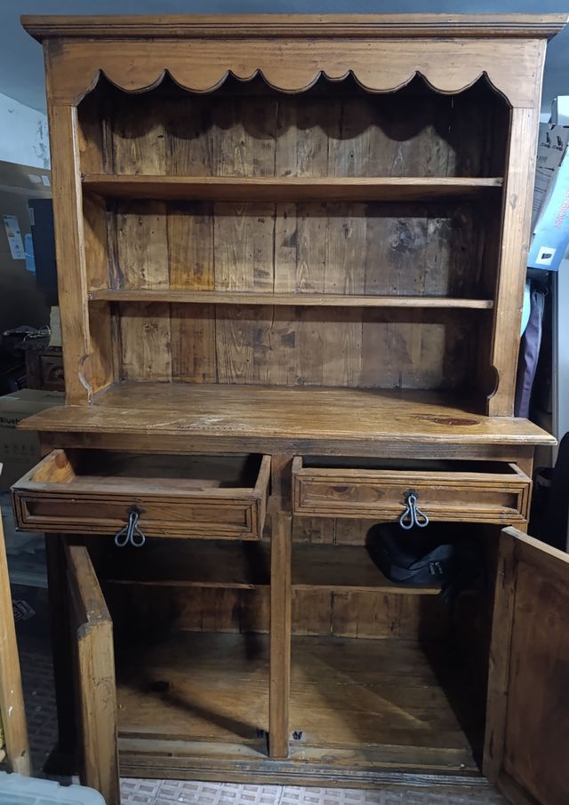 Antica credenza in legno