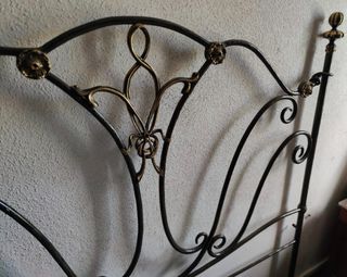 Cabecero de forja de Peña Vargas.