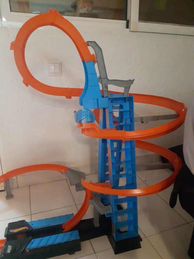 Hot Wheels - Pista y garaje para coches