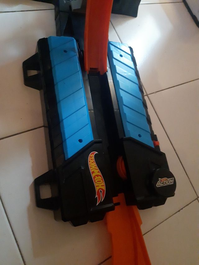 Hot Wheels - Pista y garaje para coches