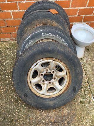 Llantas nissan terrano 15”