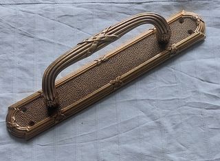 Antiguo tirador para puertas de interior