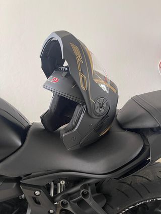 Capacete BLD Helmets Preto & Dourado