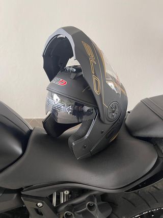 Capacete BLD Helmets Preto & Dourado