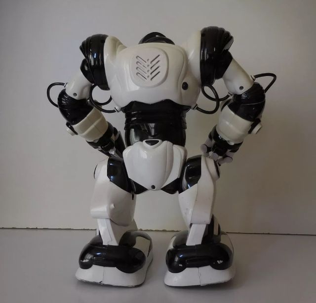 Robosapien con más de cien movimientos 