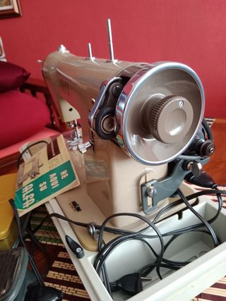 Maquina de coser Alfa modelo 53
