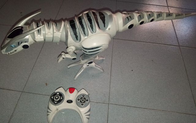 Robot dinosaurio