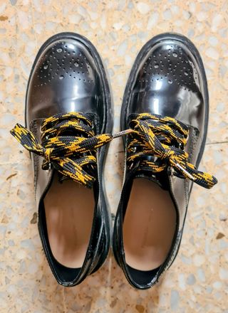 Zapatos con cordones