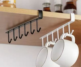 Soporte con ganchos para tazas.