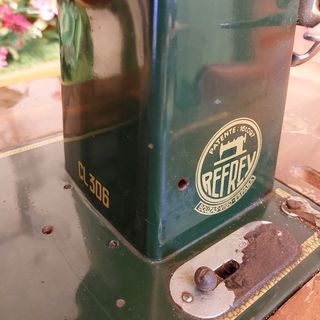 Máquina de coser Refrey