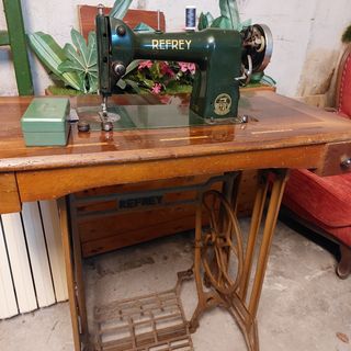 Máquina de coser Refrey
