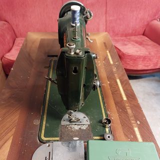 Máquina de coser Refrey