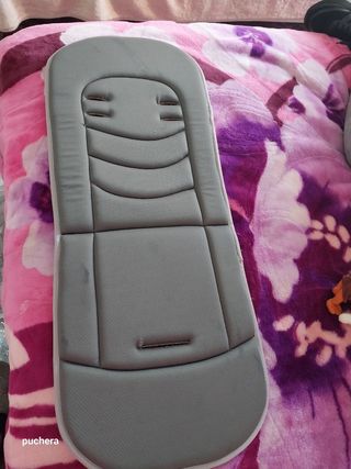 Silla de paseo y colchoneta reversible de regalo