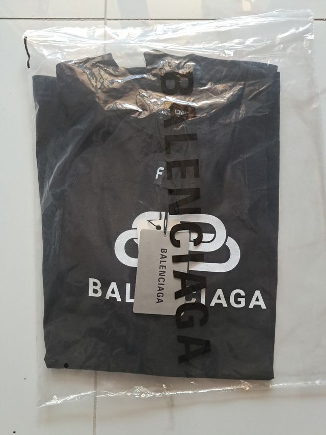 T-shirt Balenciaga taglia m nuova