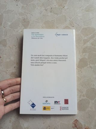 2 libros Somnis de mar más más un fantasma a la ll