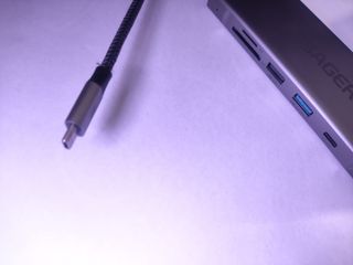 Essager 8-in-1 USB Hub With Disk Storage