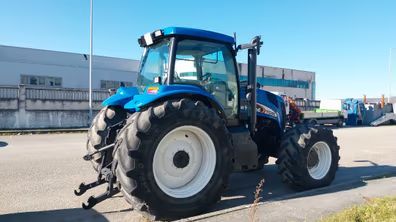 New Holland TG285