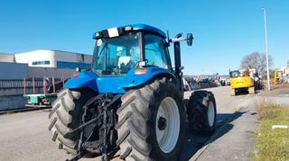 New Holland TG285
