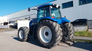 New Holland TG285