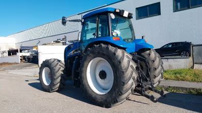 New Holland TG285