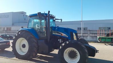 New Holland TG285