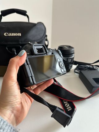 Canon EOS 200D
