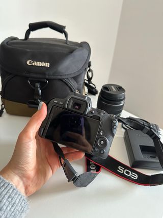 Canon EOS 200D