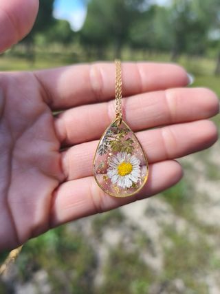 Collar resina flor natural 