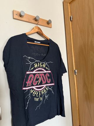 Camiseta ACDC detalle apertura
